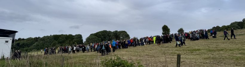 Mange speidere på leirbålet